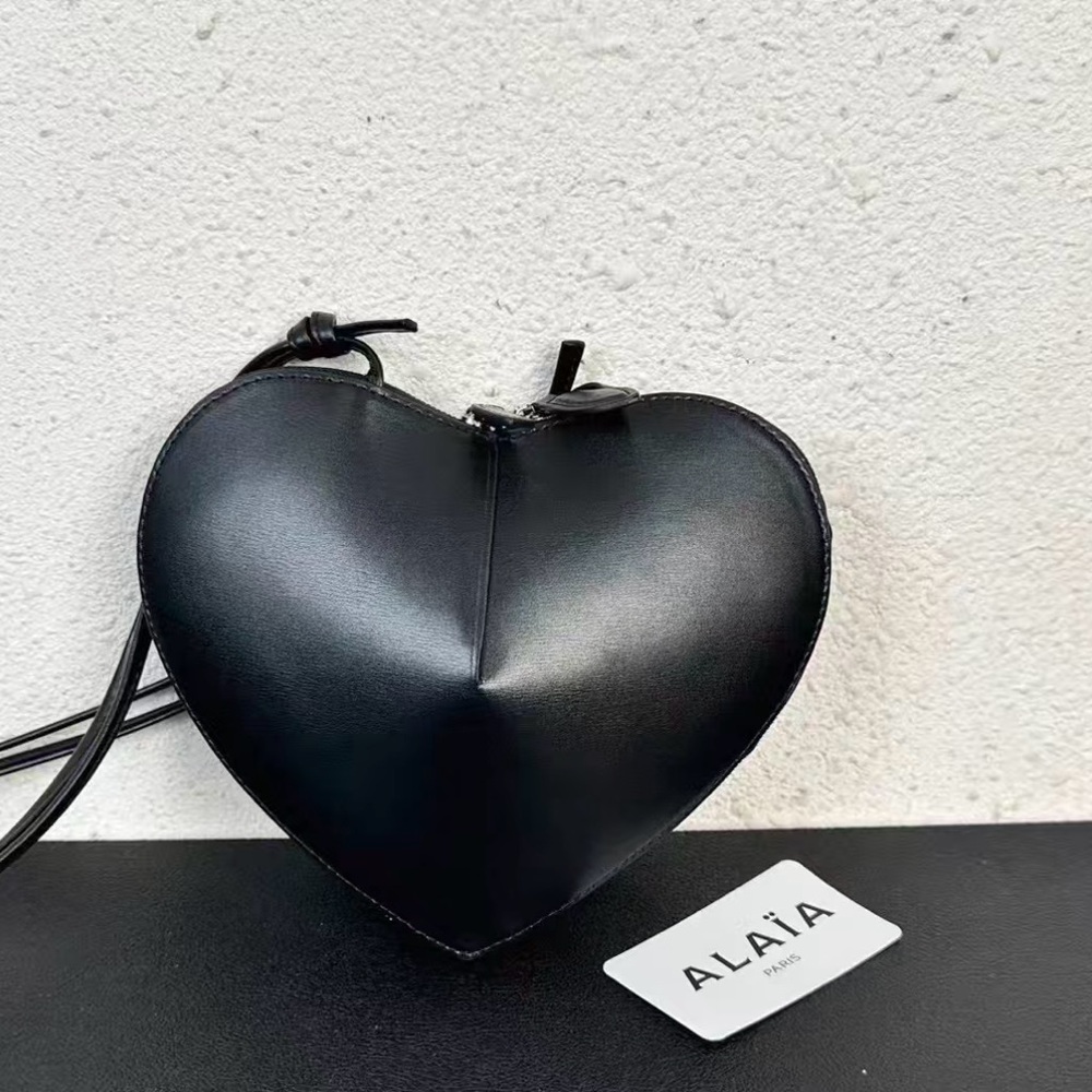 ALAIA black heart-shaped handbag - Picture 2 of 5